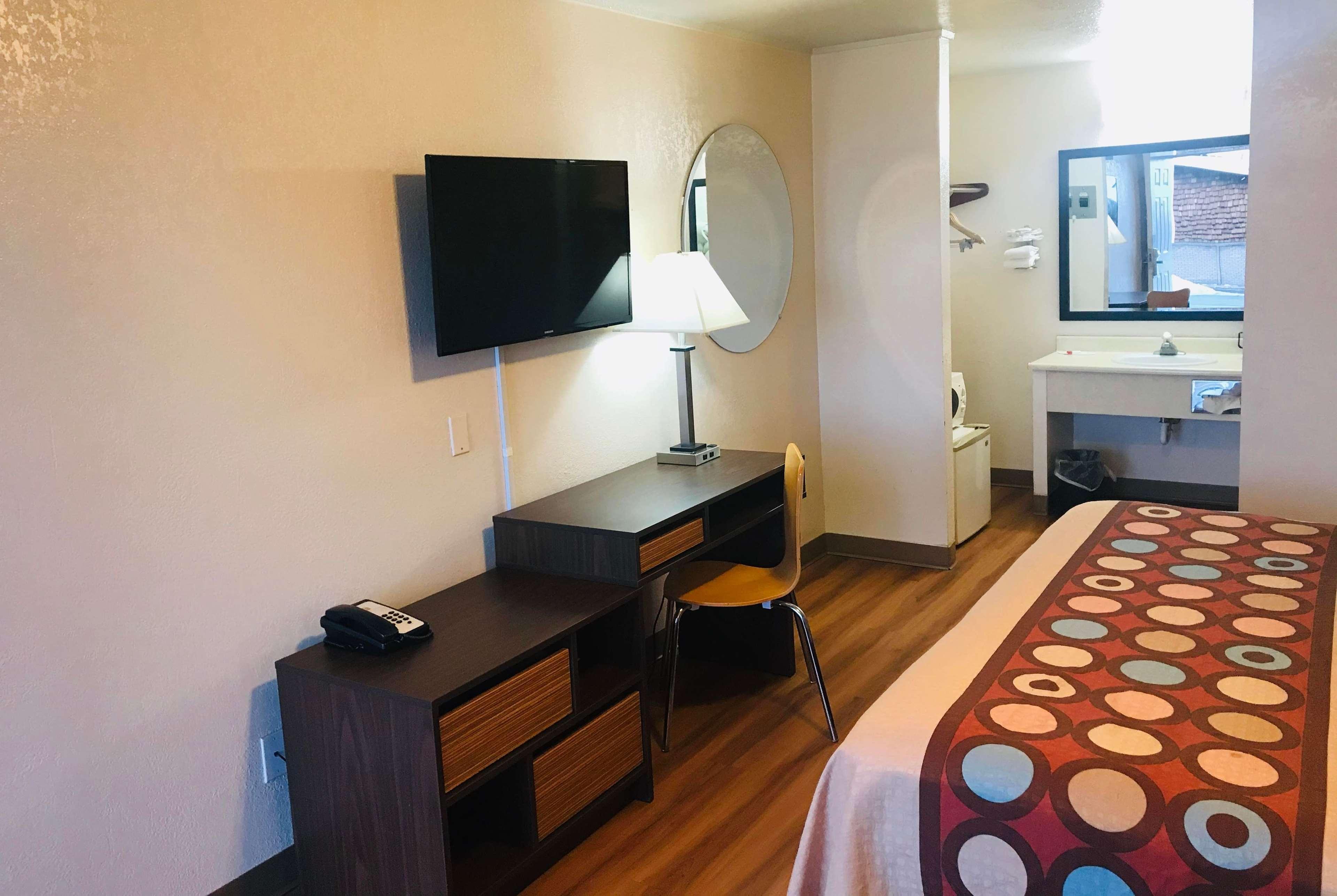 ซูเปอร์ 8 บาย วินด์แฮม นิวเบดฟอร์ด Hotel เอแวนสตัน ภายนอก รูปภาพ